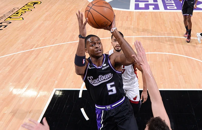  公牛德罗赞关键球 险胜魔术保留季后赛希望  