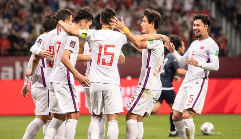  米兰青训瑰宝闪光,18岁新星首秀建功  