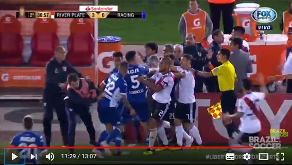  莱比锡球迷冲突导致比赛延期  